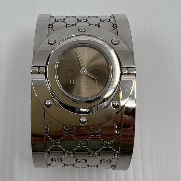 Gucci Twirl Stainless Steel Bangle Bracelet Watch - Picture 3 of 12